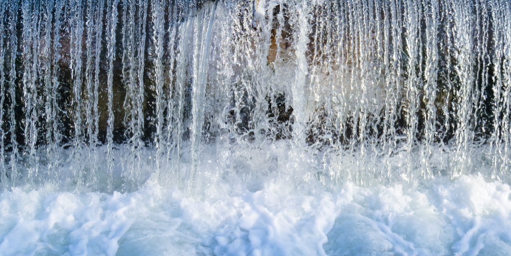 Wastwater treatment using forward osmosis